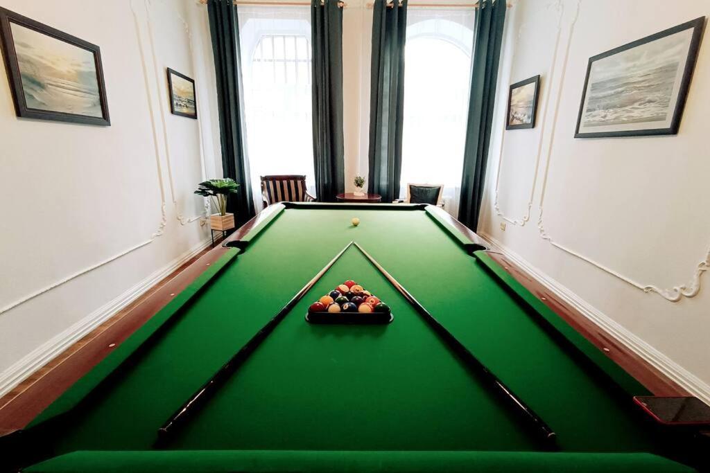 Unique Spacious Classic 3 Bedroom Midtown Apartment ! Billiard Room ! 리가 외부 사진