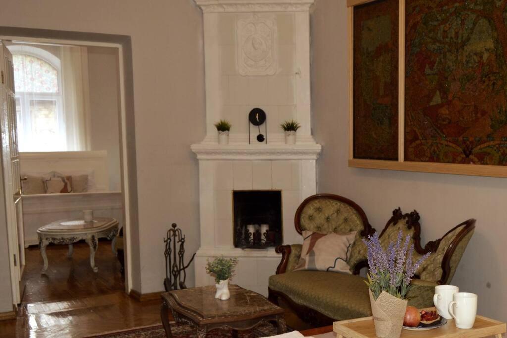 Unique Spacious Classic 3 Bedroom Midtown Apartment ! Billiard Room ! 리가 외부 사진