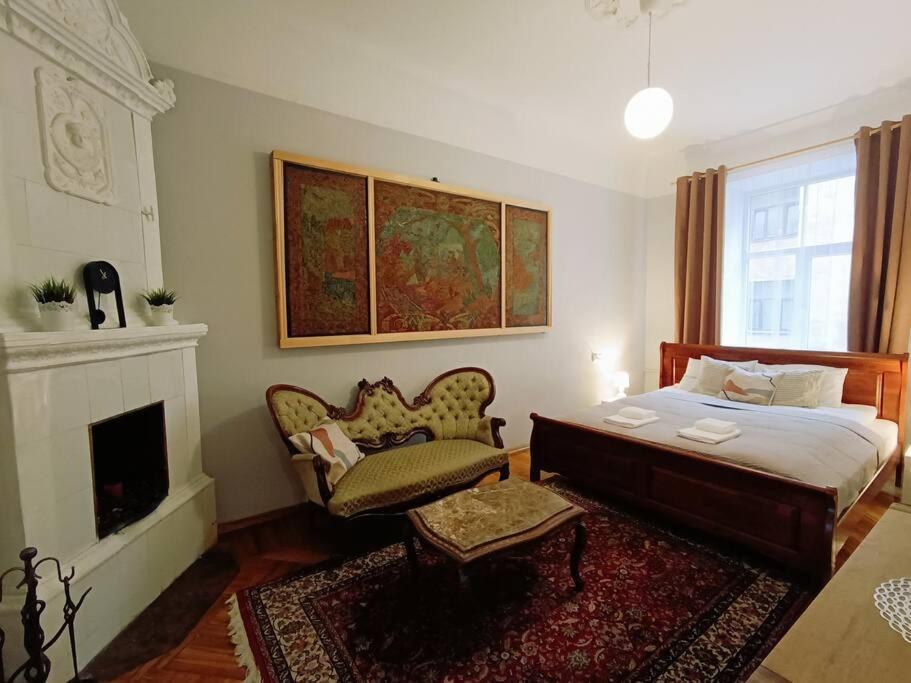Unique Spacious Classic 3 Bedroom Midtown Apartment ! Billiard Room ! 리가 외부 사진
