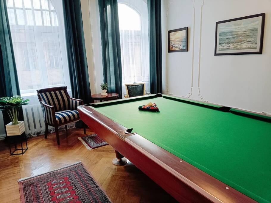 Unique Spacious Classic 3 Bedroom Midtown Apartment ! Billiard Room ! 리가 외부 사진