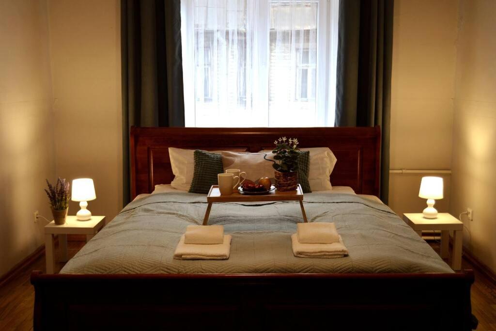 Unique Spacious Classic 3 Bedroom Midtown Apartment ! Billiard Room ! 리가 외부 사진
