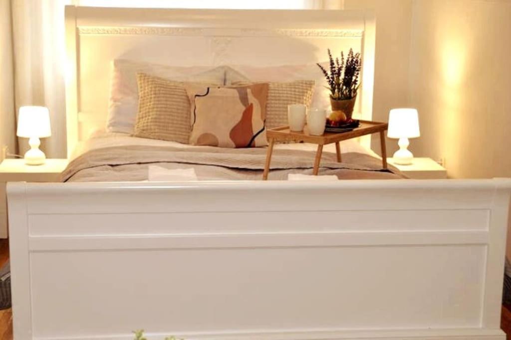 Unique Spacious Classic 3 Bedroom Midtown Apartment ! Billiard Room ! 리가 외부 사진