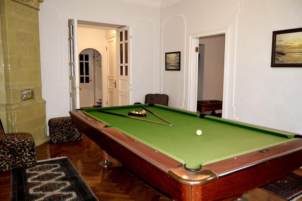 Unique Spacious Classic 3 Bedroom Midtown Apartment ! Billiard Room ! 리가 외부 사진
