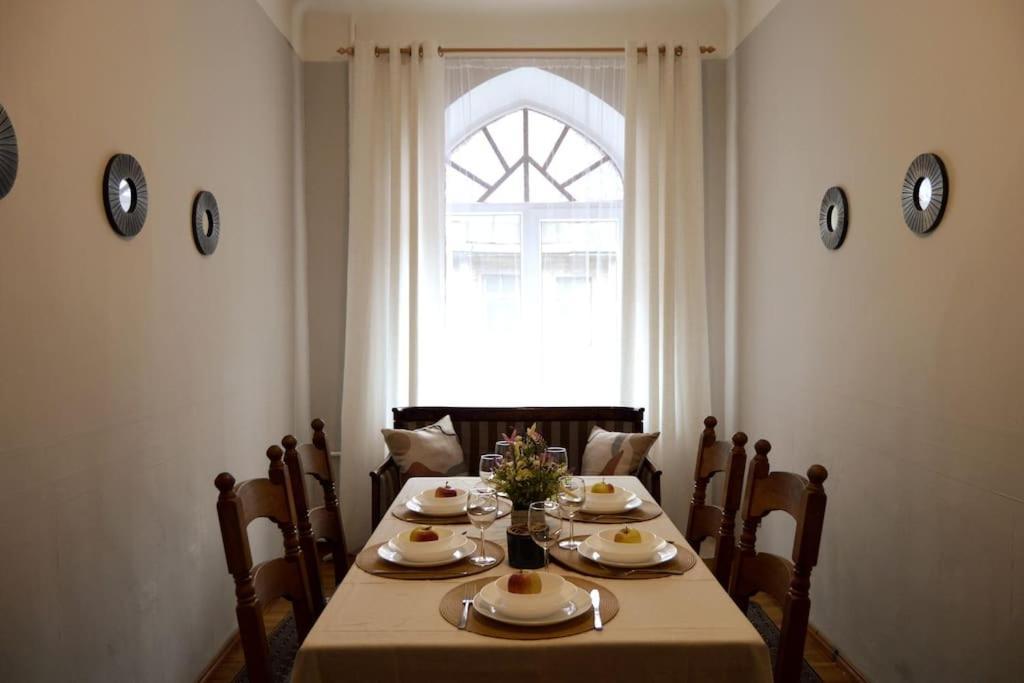 Unique Spacious Classic 3 Bedroom Midtown Apartment ! Billiard Room ! 리가 외부 사진