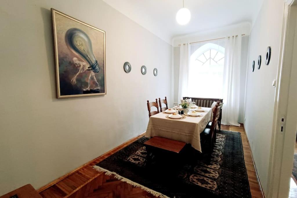 Unique Spacious Classic 3 Bedroom Midtown Apartment ! Billiard Room ! 리가 외부 사진