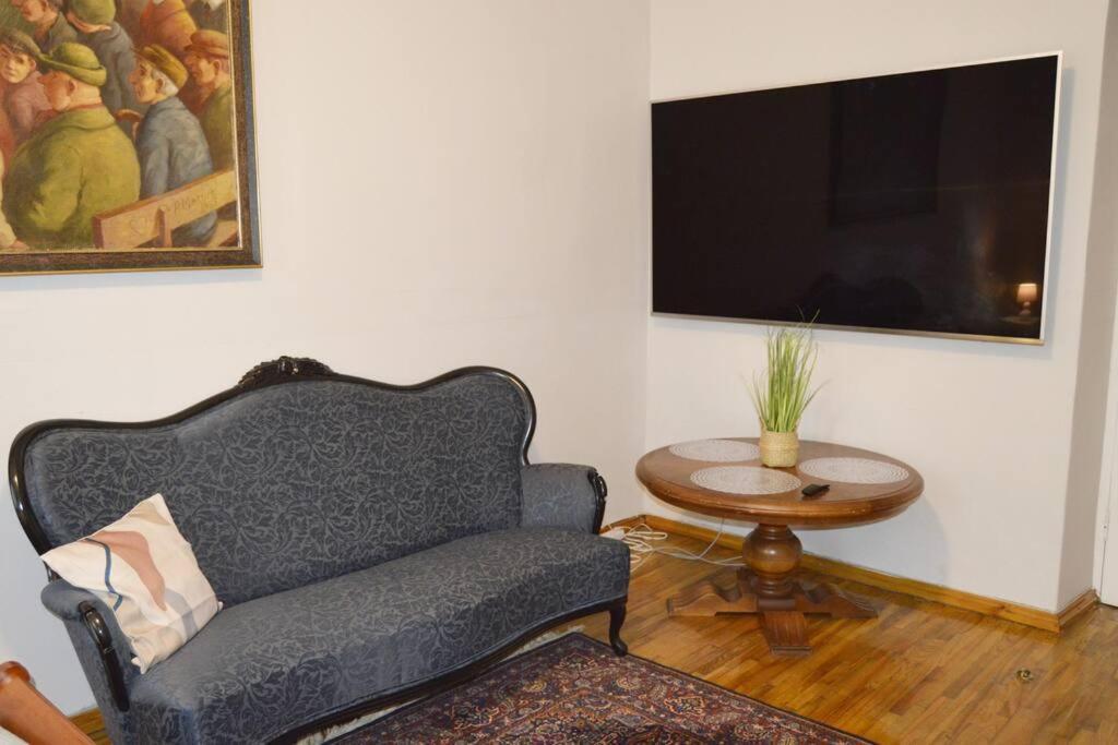 Unique Spacious Classic 3 Bedroom Midtown Apartment ! Billiard Room ! 리가 외부 사진