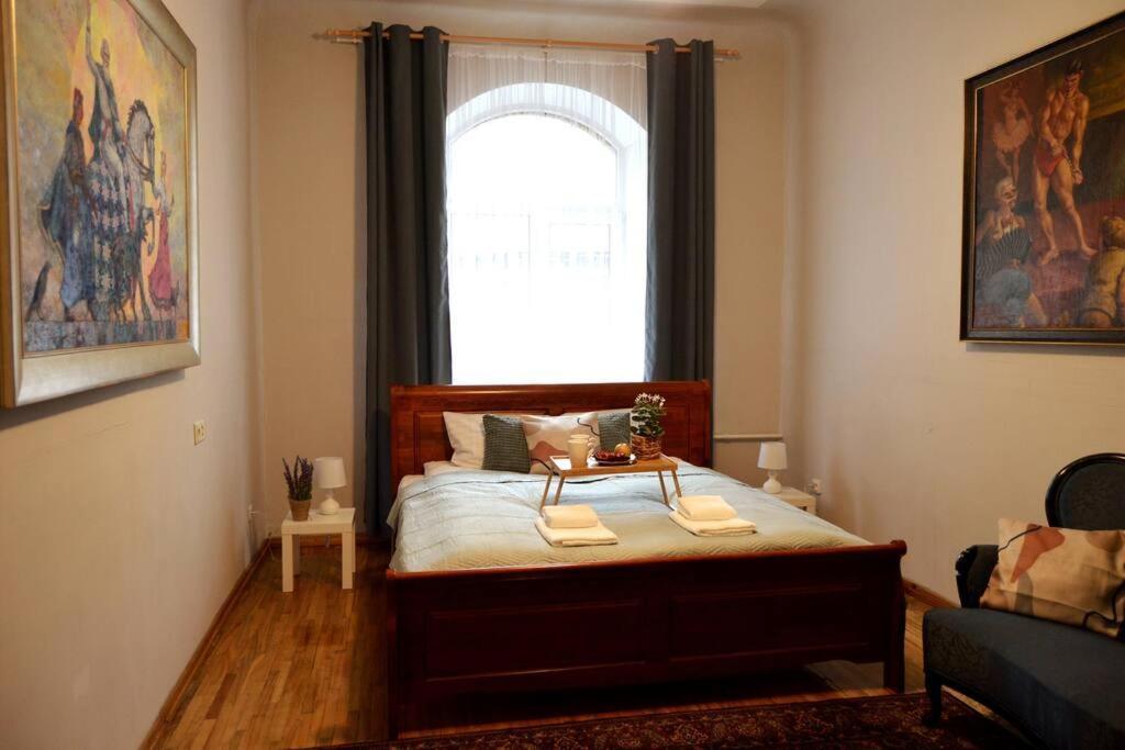 Unique Spacious Classic 3 Bedroom Midtown Apartment ! Billiard Room ! 리가 외부 사진