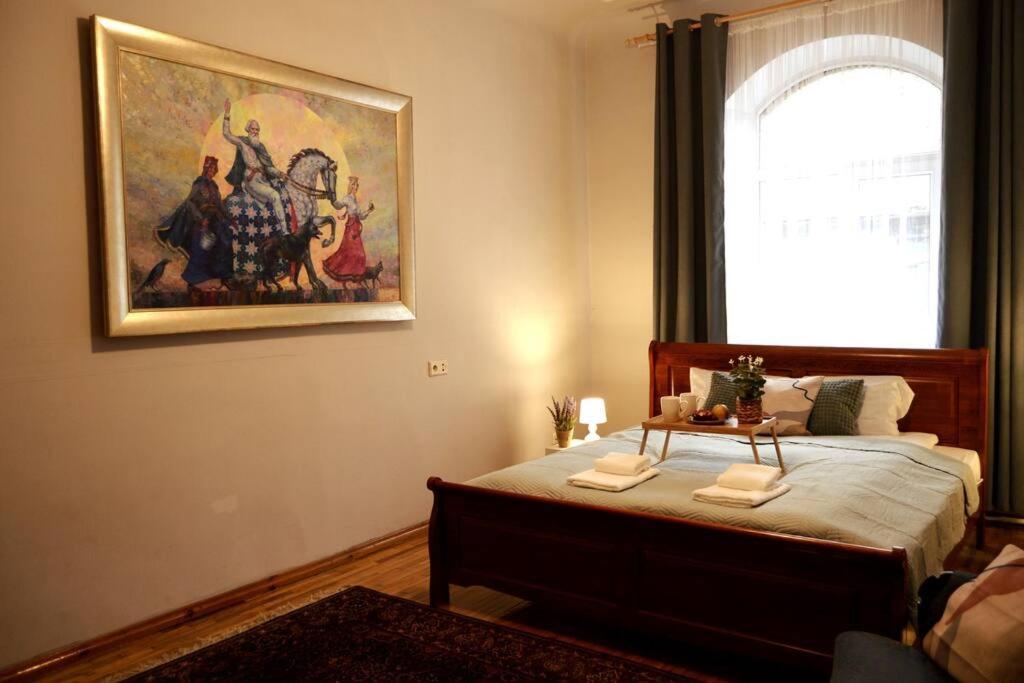 Unique Spacious Classic 3 Bedroom Midtown Apartment ! Billiard Room ! 리가 외부 사진