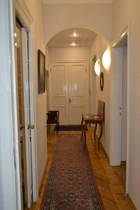 Unique Spacious Classic 3 Bedroom Midtown Apartment ! Billiard Room ! 리가 외부 사진