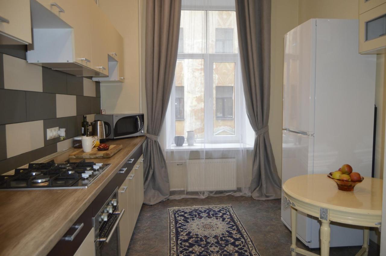Unique Spacious Classic 3 Bedroom Midtown Apartment ! Billiard Room ! 리가 외부 사진