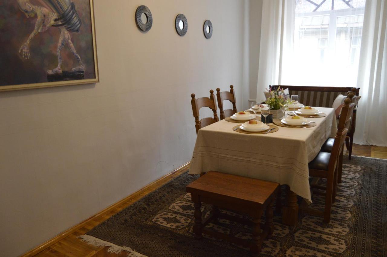 Unique Spacious Classic 3 Bedroom Midtown Apartment ! Billiard Room ! 리가 외부 사진