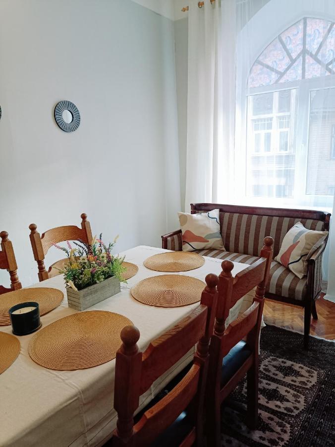 Unique Spacious Classic 3 Bedroom Midtown Apartment ! Billiard Room ! 리가 외부 사진